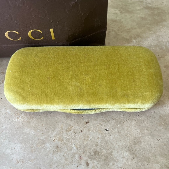 NWOT Yellow Gucci Glasses Case - Picture 2 of 3